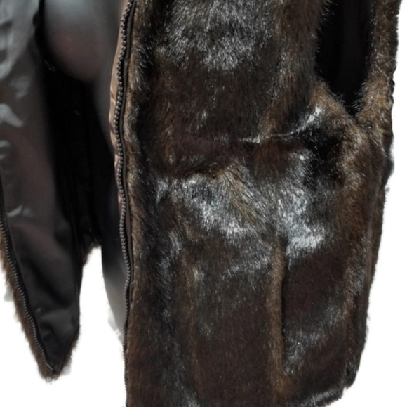 Giacca Sport | Faux Fur Reversible Sport Vest - Picture 8 of 10